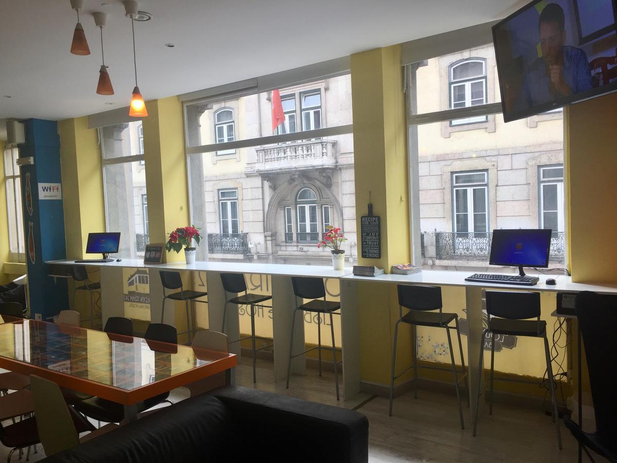 Golden Tram 242 Suites & Hostel - Lisbon — Photos 3